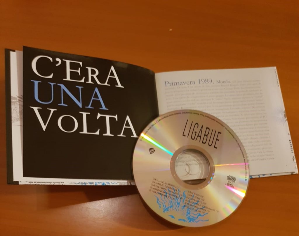 Ligabue è il promo al di Luciano Ligabue. Si apre con la canzone Balliamo sul mondo. Il libretto continene racconti e molte curiosità sullesordio di Lucia