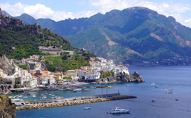 Escursionismo – Riscoprire l’Italia a piedi – Dalla costa Amalfitana alle Alpi