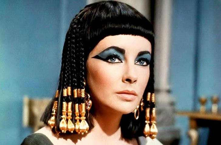 Elizabeth Taylor nel film Cleopatra del 1963